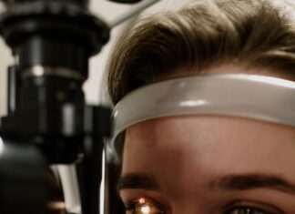 Eye Clinic Secrets Revealed: How To Protect Your Vision Naturally